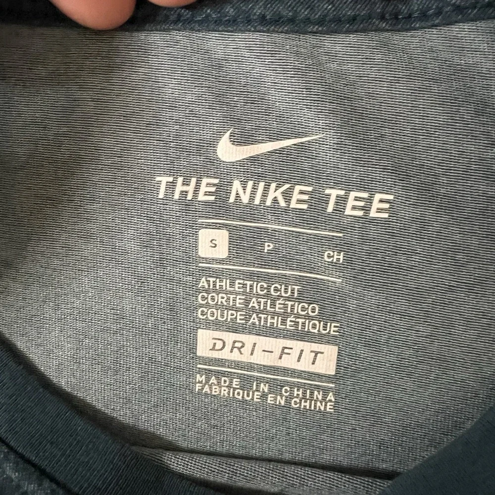 Nike Dri Fit Mens Small Long Sleeve Fishing Shirt Blue Athletic Performance Tee